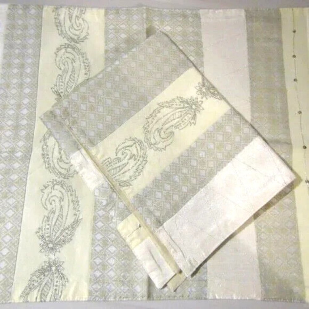 Set of 2 Sparkly Golden Holidays Fabric Placemats Silver Beige Christmas 14x19